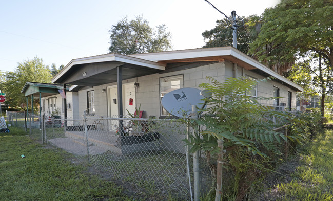 1415 Brady St in Jacksonville, FL - Foto de edificio - Building Photo