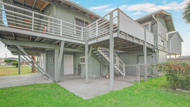 16510 Blackbeard Rd in Jamaica Beach, TX - Building Photo - Building Photo