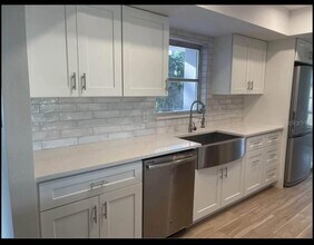 5638 Nutmeg Ave in Sarasota, FL - Building Photo - Building Photo