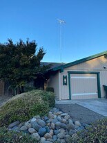 7252 Florin Mall Dr in Sacramento, CA - Building Photo