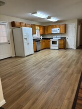 8684 Bowden St in Douglasville, GA - Foto de edificio - Building Photo