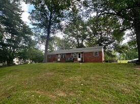 242 Ries Rd in Ballwin, MO - Building Photo