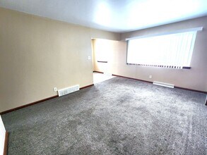 11059 W Hampton Ave in Milwaukee, WI - Building Photo - Building Photo