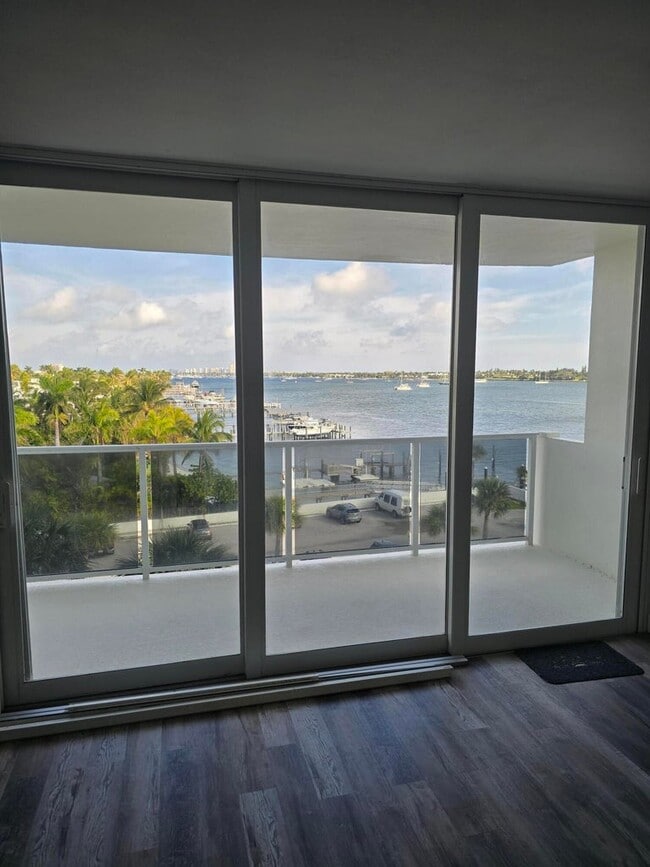 2800 N Flagler Dr, Unit 507 in West Palm Beach, FL - Building Photo - Building Photo