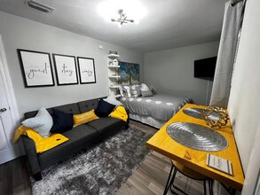 780 NW 141st St in Miami, FL - Foto de edificio - Building Photo