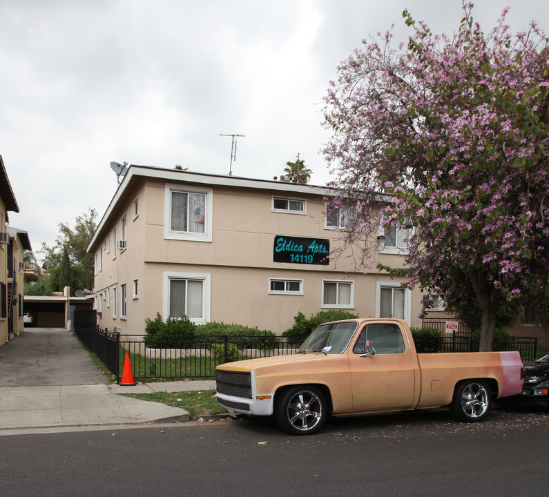 14119 Delano St in Van Nuys, CA - Building Photo