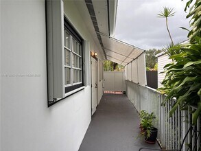 9470 SW 79th St in Miami, FL - Building Photo - Building Photo