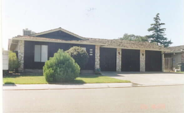 8817 Little Oaks Way in Stockton, CA - Building Photo