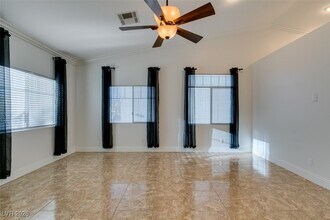 669 Pacific Cascades Dr in Henderson, NV - Building Photo - Building Photo