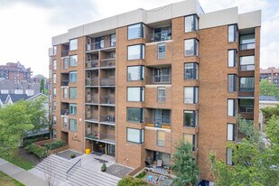 Executive Estates in Calgary, AB - Building Photo