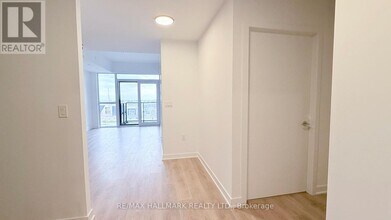 1037 The Queensway in Toronto, ON - Building Photo - Building Photo