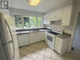 2143 Grange Dr in Mississauga, ON - Building Photo