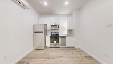 5703 W Girard Ave in Philadelphia, PA - Building Photo - Building Photo