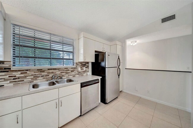 204 Congressional Way in Deerfield Beach, FL - Building Photo - Building Photo