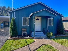 1665 Dogwood St in Sweet Home, OR - Building Photo