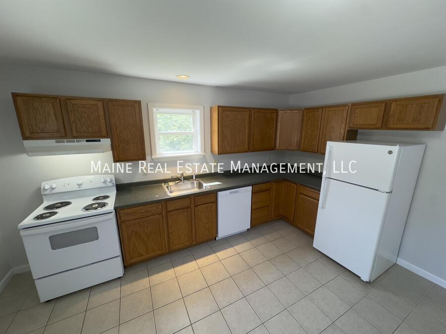 1835 Hammond St in Hermon, ME - Building Photo