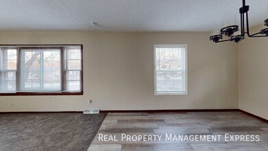 3 Bedroom 1 Bathroom Unit in Sioux Falls, SD - Building Photo - Building Photo