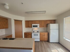6005 Chapel Hill Blvd in Pasco, WA - Building Photo - Building Photo
