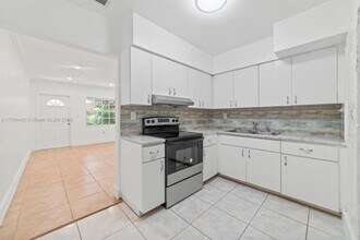 17380 NE 4th Pl in Miami, FL - Building Photo - Building Photo