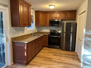 492 East St in Plainville, CT - Building Photo - Building Photo