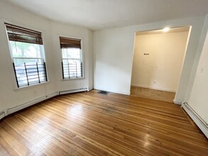 7 Iroquois St, Unit 1 in Boston, MA - Building Photo - Building Photo