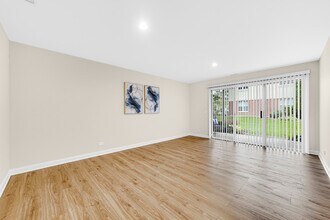 1257 N Streamwood Ln in Vernon Hills, IL - Building Photo - Building Photo