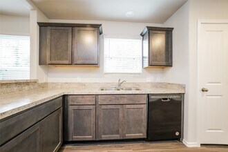 2190 Middle Rdg Dr in Conroe, TX - Building Photo - Building Photo