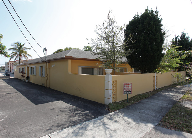 French Quarter Apartments in Boca Raton, FL - Building Photo - Building Photo