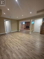 250 Hemlock Dr in Whitchurch-Stouffville, ON - Building Photo