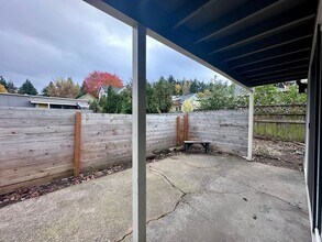 45 SE 73rd Ave in Portland, OR - Building Photo - Building Photo