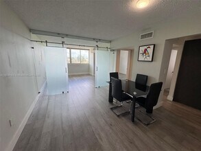 816 NW 87th Ave in Miami, FL - Building Photo - Building Photo