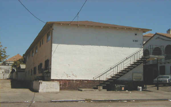 2334 E 15th St in Oakland, CA - Building Photo - Building Photo