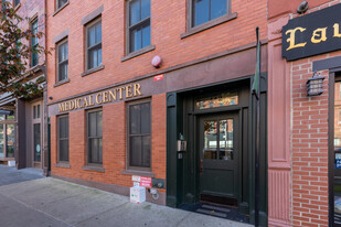 112 Greenpoint Ave in Brooklyn, NY - Foto de edificio - Building Photo