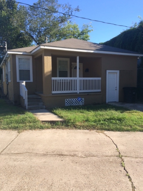564 Cotton St in Baton Rouge, LA - Foto de edificio - Building Photo