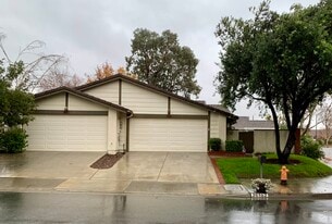 26102 Galvez Ct in Valencia, CA - Building Photo