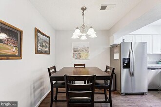 12102 Greenwood Ct in Fairfax, VA - Building Photo - Building Photo