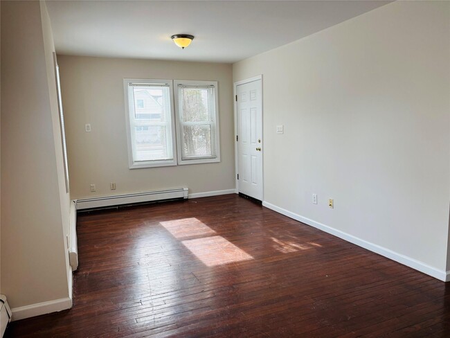 146 Westbury Ave in Mineola, NY - Building Photo - Building Photo