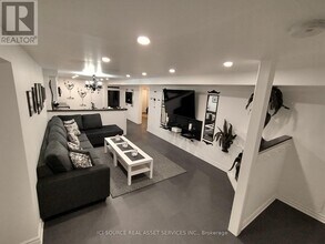 32 Ontoro Blvd in Ajax, ON - Building Photo - Building Photo