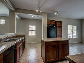 5409 W Fremont Rd in Laveen, AZ - Foto de edificio - Building Photo