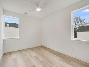 7004 Bennett Ave-Unit -Unit 2 in Austin, TX - Building Photo - Building Photo