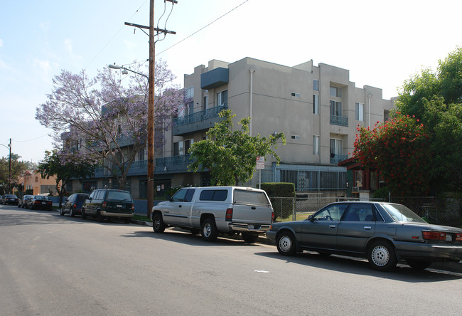 Serrano Place in Los Angeles, CA - Building Photo - Building Photo