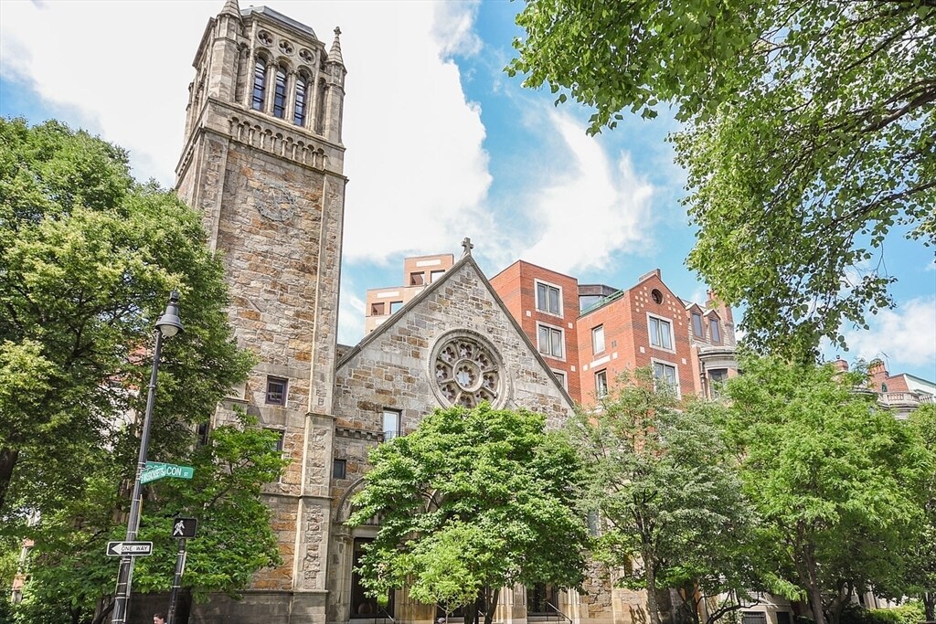 492 Beacon St in Boston, MA - Building Photo