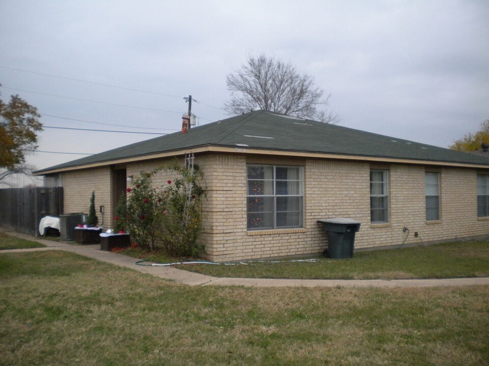 701 Wellesley Ct in College Station, TX - Building Photo