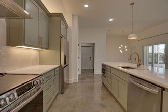 106 Cardinal Wds in Granbury, TX - Foto de edificio - Building Photo