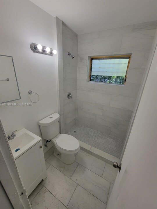 250 NE 58th St-Unit -250 in Miami, FL - Building Photo