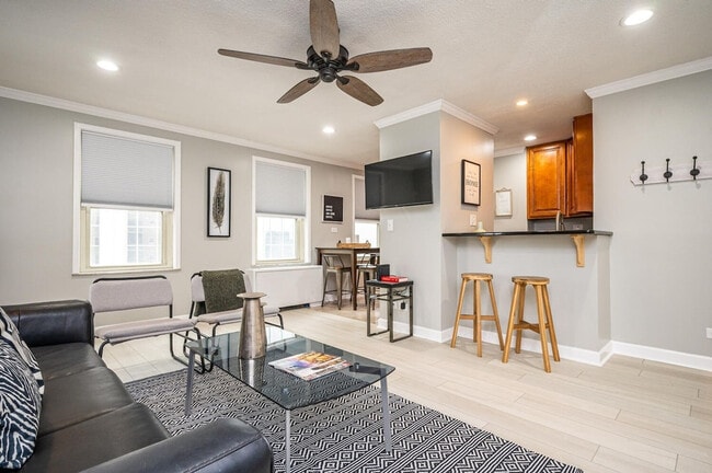 300 W Peachtree St NW in Atlanta, GA - Building Photo - Building Photo