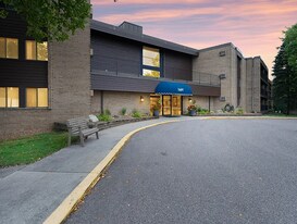 5697 Green Circle Dr, Unit 218 in Hopkins, MN - Building Photo