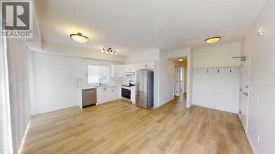 10101-10105 105 Ave in Grande Prairie, AB - Building Photo - Building Photo