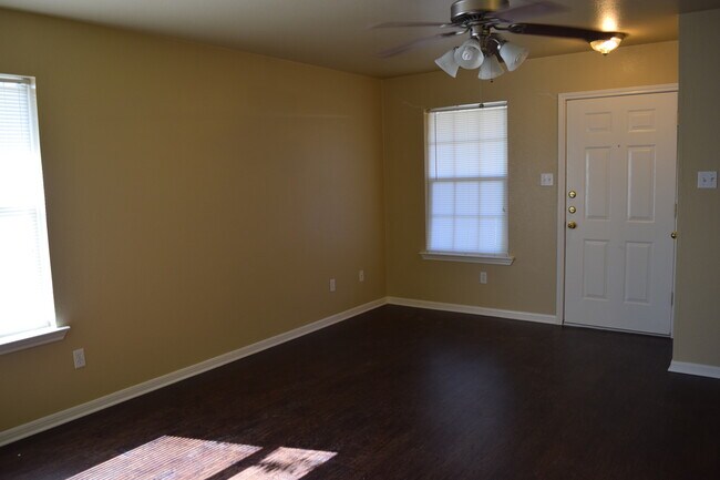 933 Ramblewood St-Unit -A-24 HR HOLD STILL OCCUPIED BY RESIDENT in Harker Heights, TX - Building Photo - Building Photo