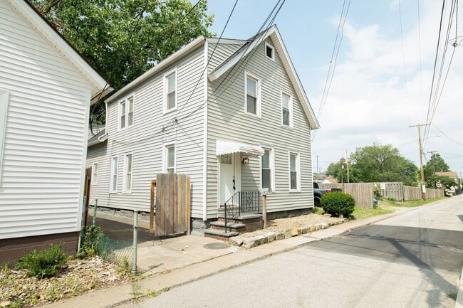 2452 Thurman Ave in Cleveland, OH - Building Photo - Building Photo